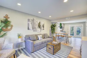 Unique Listing! Entire Downtown Triplex w/Private Parking! Sleeps 12-18. Pets ok - Image 2