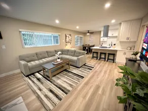 2 Queen Beds, Amazing Kitchen and Central A/C! - Image 2