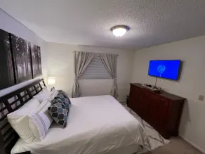 Airport & Sunsets-2 BR home-Covered parking-WiFi - Image 3