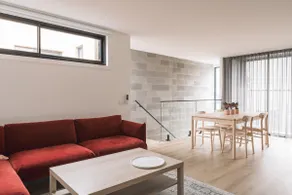 Cosy Stadium View Townhouse - Image 2