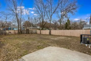 Fully Fenced Yard W/ W&D + 2 Bathrooms! - Image 2