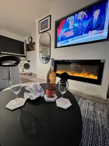Twenty Eight @ Pet friendly Luxury Apartment - Image 2
