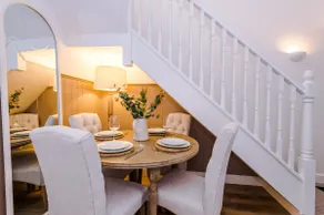 Country Charm Cottage Sleeps 4 & Free Parking - Image 4