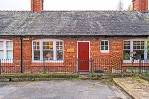 Country Charm Cottage Sleeps 4 & Free Parking - Image 5