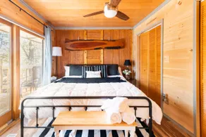 Located in the heart of Poconos/Hottub/fireplace - Image 5