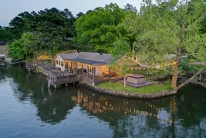 Secluded Waterfront Home w/large deck & Game Room! - Image 2