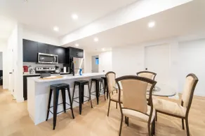 Bright Executive 2 Bed 2 Bath Suite - Image 2