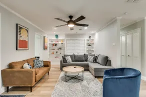 Executive Plano Home|4BR| Fire Pit|Fast WiFi|Pets - Image 4