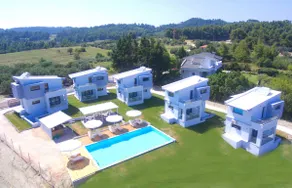 Blue Avenue - Deluxe Villa - Image 2