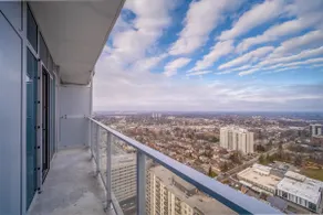 Modern Suite with City Views - Image 4