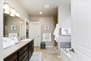 Stunning w/ Dual Master Suites - Image 5