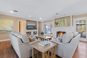 HIGH TIDE: Spacious Comfort Next to Tides Inn - Image 2