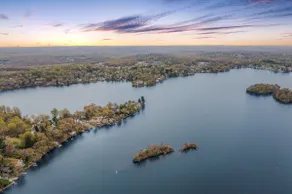 Waterfront Lake House - Image 3