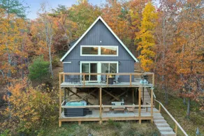 Romantic Treetop Retreat: Hot Tub•King Beds - Image 3