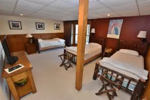 Hilltop Log Lodge - Image 5