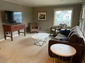 Logan Ave Holiday House - Upper - Image 2