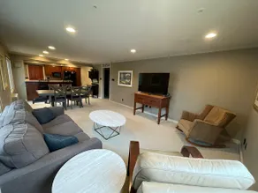 Logan Ave Holiday House - Upper - Image 3