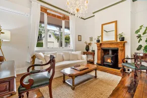 Historic Home close to CBD 3Brm with views - Image 2