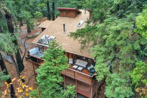 Picturesque Cabin Hot Tub - Image 4