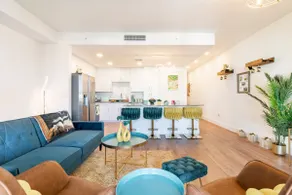 Luxury DaliHouse in downtown! Dog park &pool & gym & hot tube & close to beach.  - Image 5