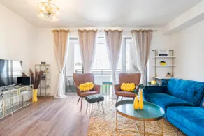 Luxury DaliHouse in downtown! Dog park &pool & gym & hot tube & close to beach.  - Image 2