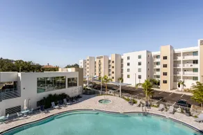Luxury DaliHouse in downtown! Dog park &pool & gym & hot tube & close to beach.  - Image 3