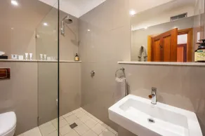 Telegraph 2 Bedroom Apartment - Image 4