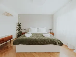 Cosy Apartment With 180° Mountain to Lake View :) - Image 2