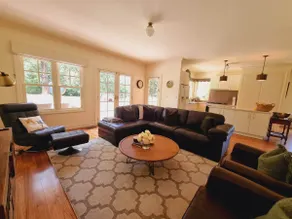 Noonan House, 5 bedrooms. Hop & skip to town - Image 5