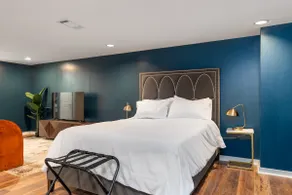 Chic, Cozy & Central | Great Value - Image 2