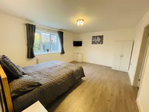 4-Bedroom Cottage in Healing, Grimsby - Image 4