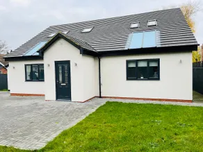 4-Bedroom Cottage in Healing, Grimsby - Image 2