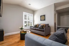 Bath City centre luxury 2 bed detached Lodge house - Image 3