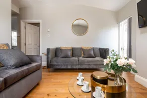Bath City centre luxury 2 bed detached Lodge house - Image 2