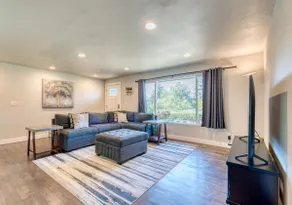 Ravishing Rambler Home! Garage / Close to Airport - Image 4