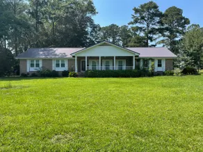 3BR/3 bath home with pond - Image 2