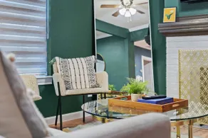 Modern Emerald Escape - Minutes from Bishop Arts! - Image 3