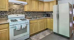 Cozy furnished home in South Philly - Image 4