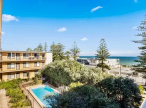 Pool, Sun, Sand and Sea at Henley B South - Image 2