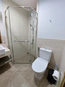 Luxurious & Exclusive Apt at Southgate Residence - Image 4
