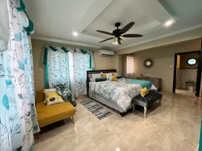 Luxury 1BR Ocean View in Kingston - Image 2