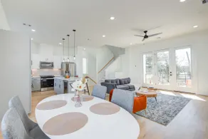 Townhome- few mins to downtown| major attractions - Image 5