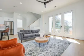 Townhome- few mins to downtown| major attractions - Image 3