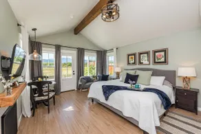Secluded - Farmland and Mountain VIEW - King Suite - Image 2
