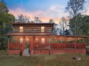 Log Cabin with Hot Tub in N Lexington - Image 2