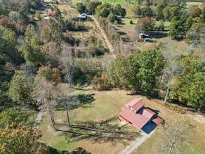Log Cabin with Hot Tub in N Lexington - Image 5