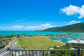 ”Heaven on Earth” - Airlie Beach - Image 3