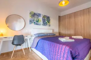 Sunlit two bedroom renovated flat! - Image 5