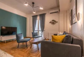 Sunlit two bedroom renovated flat! - Image 4