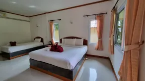PawPaw Resort - Tropical Garden Bungalow 17 - Image 4